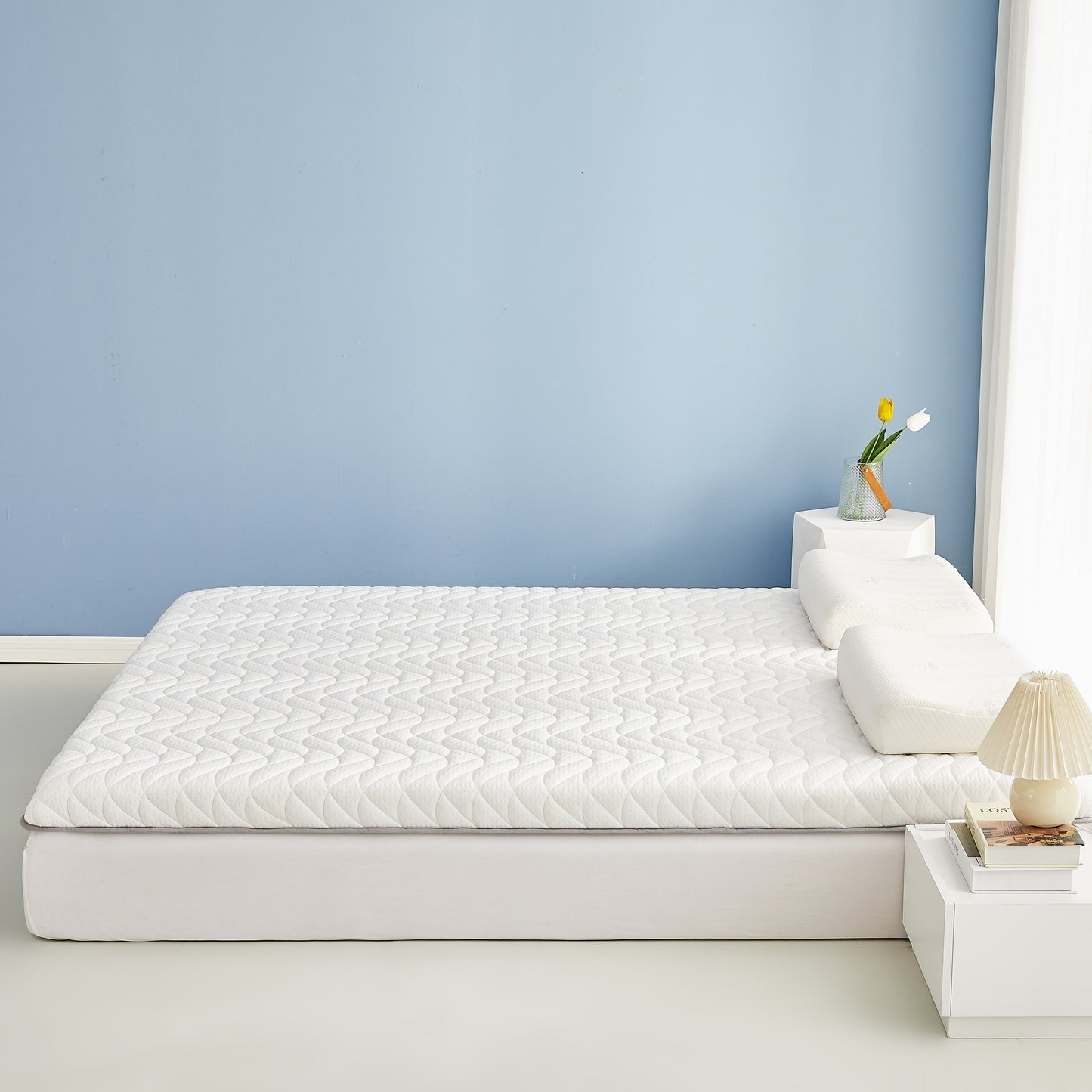 New Thickened Quilted Latex Layer High Resilience Mattress with Round Waltz Flower Pattern, Zero Pressure Design. Includes Memory High Resilience Latex, Thickened Knitted Breathable Non-slip Pad. Foldable for easy storage. Only includes one mattress