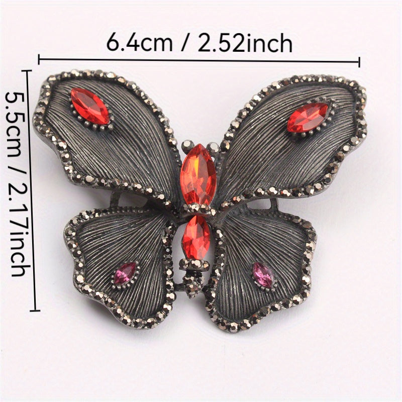 Uslubingizni bu ajoyib Elegant Butterfly Brooch bilan ko'taring, u porloq Rhinestone aksentlari bilan bezatilgan. Ushbu noyob pin har qanday kiyimga, shlyapalarga yoki sumkalarga hashamat qo'shadi. Sizning charm va glamouringizni qo'shish uchun mukammal.