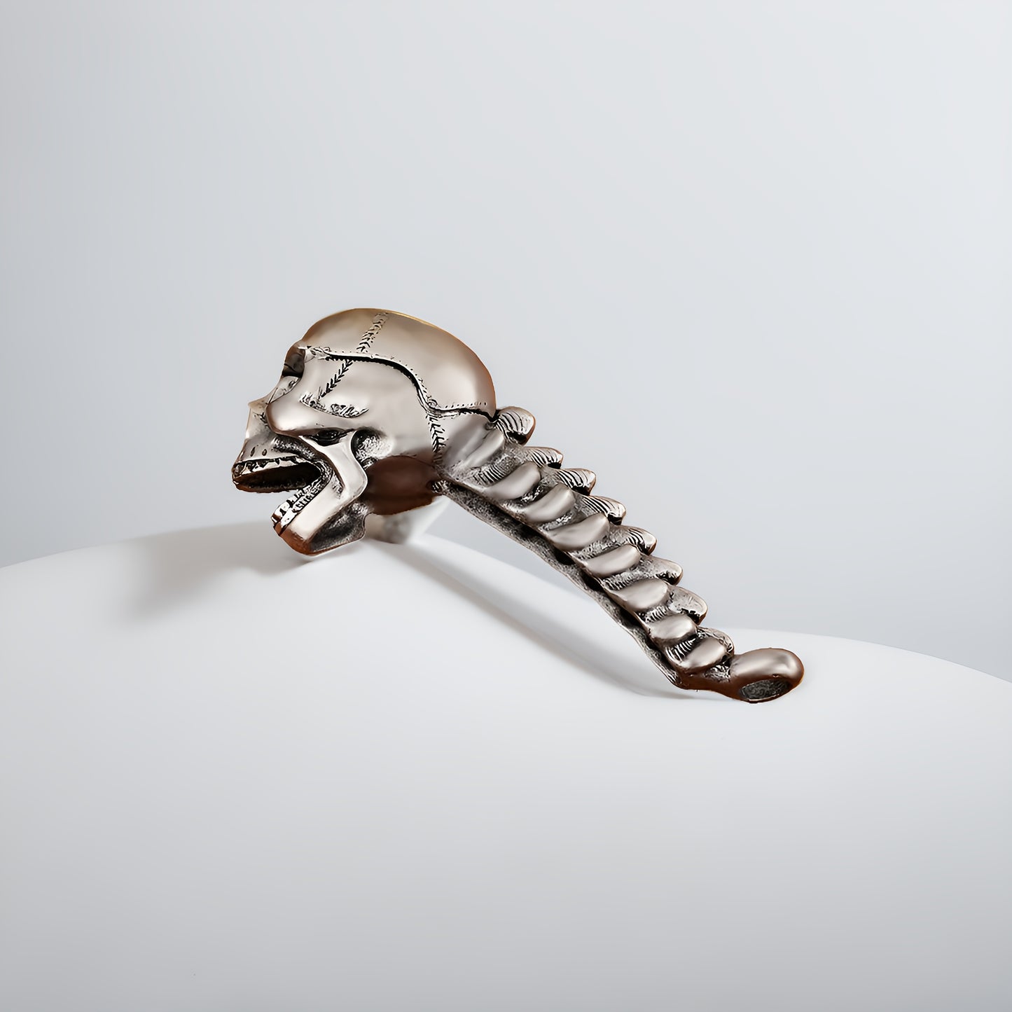 Skull-shaped metal bottle opener for beer and juice, perfect for home and restaurant use.