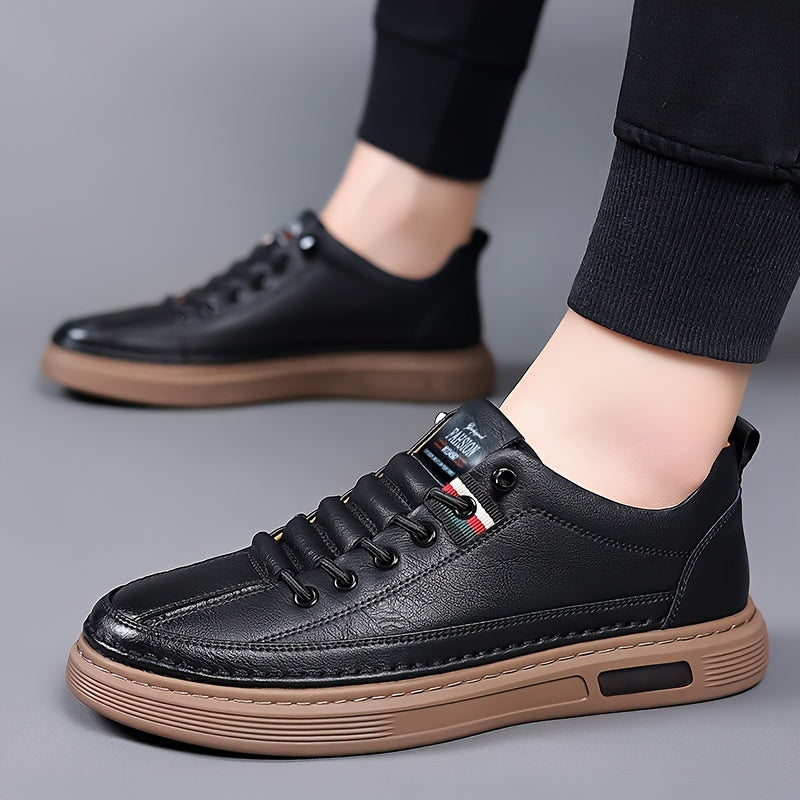 Casual men's sneakers with thick non-slip soles, retro style for running and outdoor activities, featuring lace-up closure and comfortable cushioning.