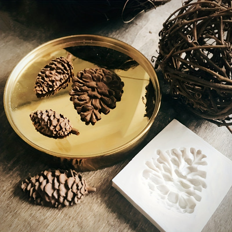 1 piece of Pine Cone Fondant Mold, 3D Silicone Mold, perfect for making Pinecone Candy and Chocolate. Ideal for DIY Cake Decorating and a useful tool in the kitchen for baking enthusiasts. Great addition to your Christmas decor.