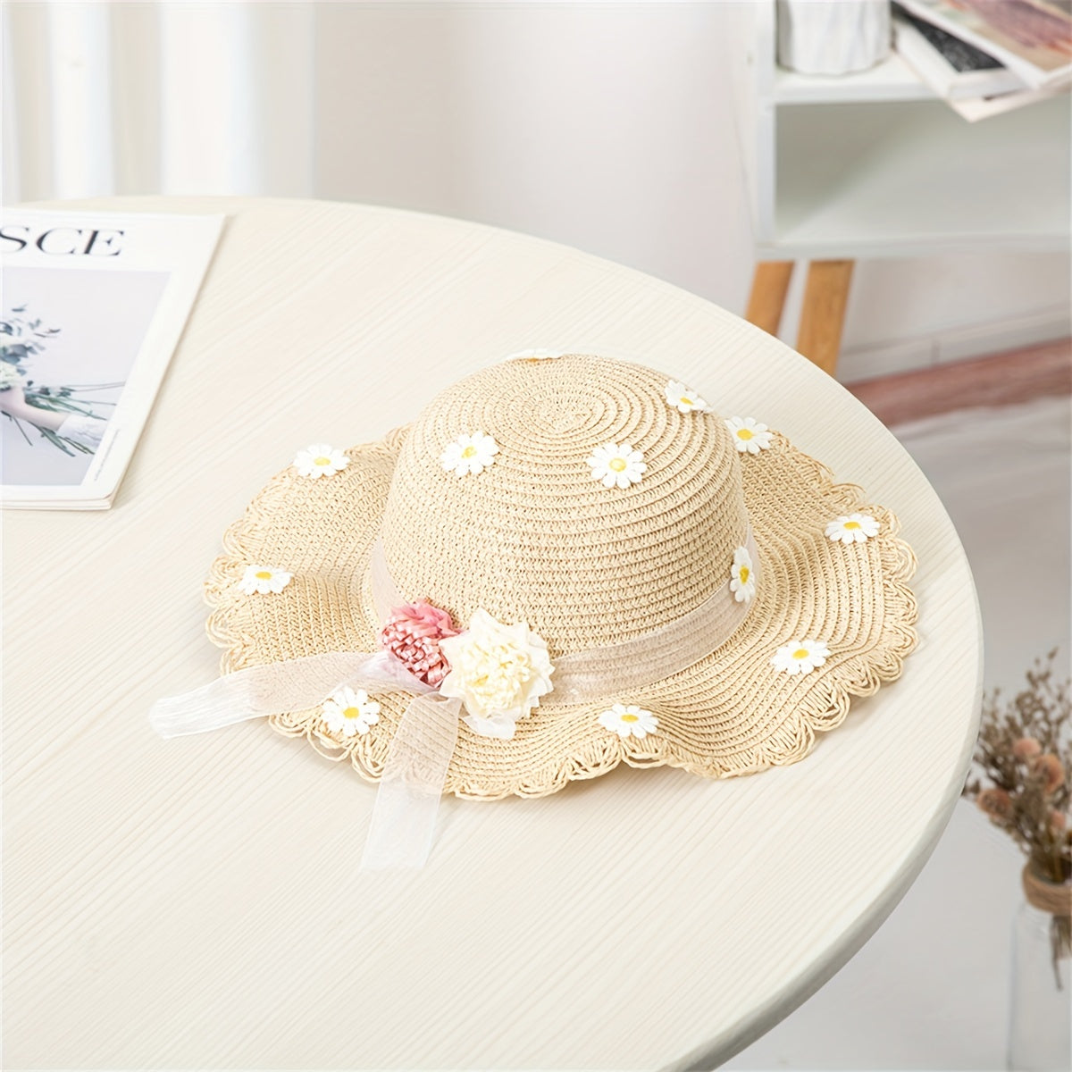 Daisy straw hat with bag.