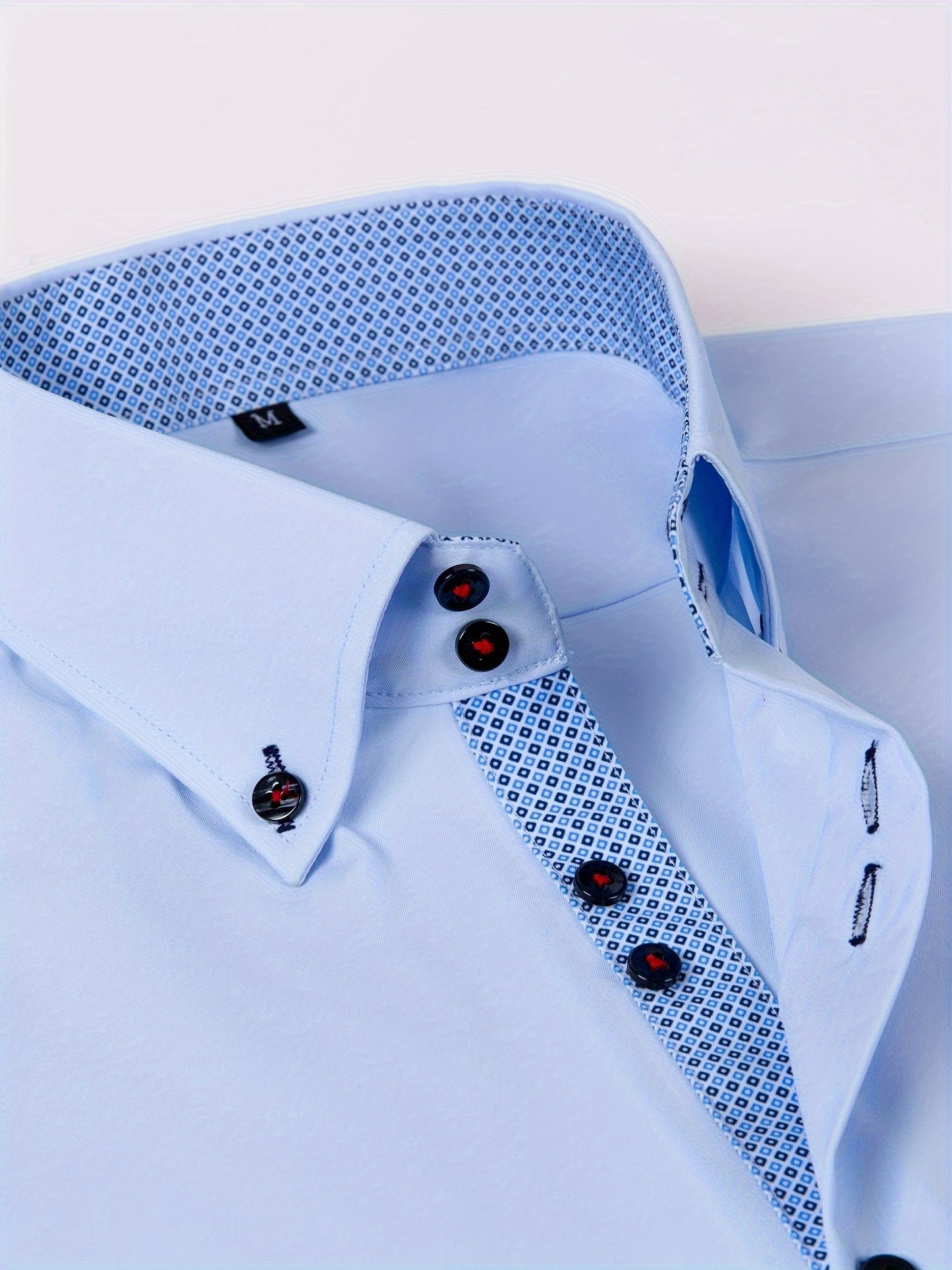 Sophisticated light blue men's dress shirt for formal occasions in spring and autumn, with double-breasted style and stretch for comfort. Made from a breathable polyester blend with a