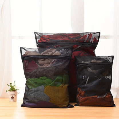 Set of 3 extra thick washing bags, perfect for household use in the washing machine. Made of durable mesh material.