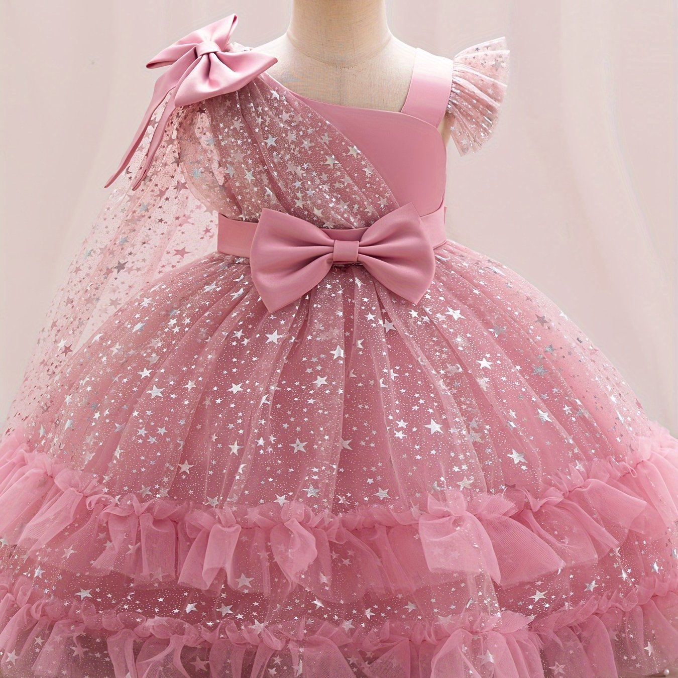 Princess dress for girls with one-shoulder ruffle sleeves, sparkling sequins, and a fluffy design, ideal for weddings, birthdays, and parties.