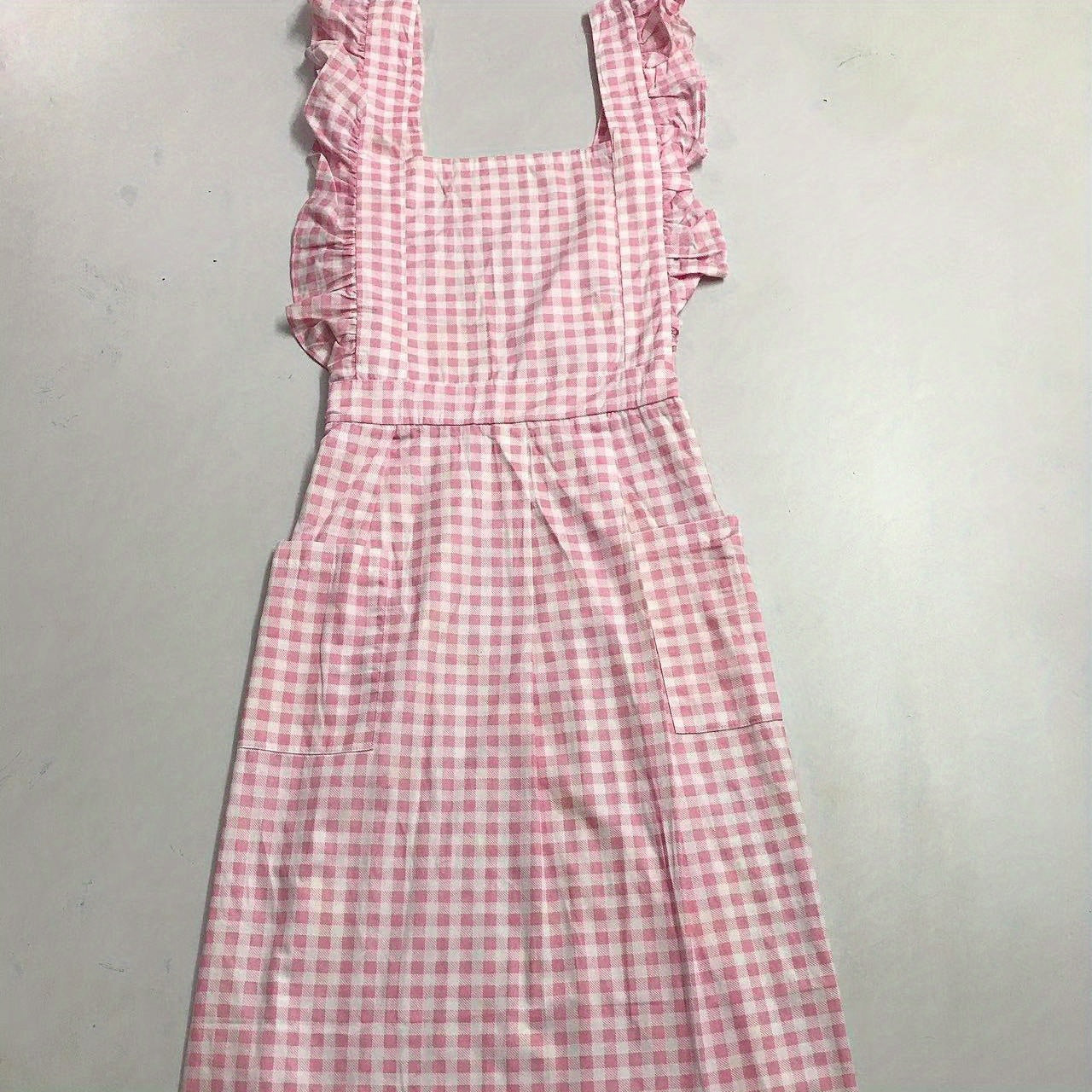 Women's Classic Apron made from 100% woven fabric with pockets, 180gsm, solid color.