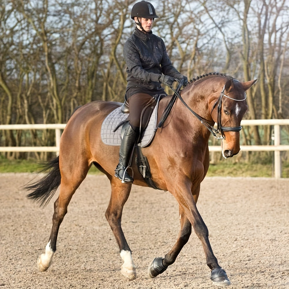 Rubber bell boots provide comfort and protection for horses, with anti-impact and friction features. Easy hook and loop design for quick installation.