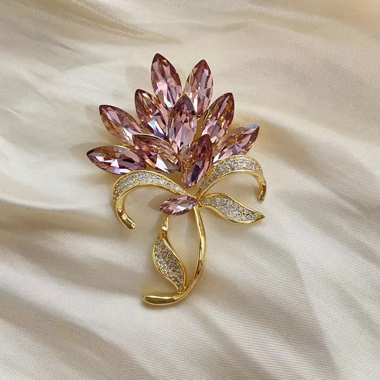 Luxurious Crystal Flower Brooch, Beautiful Rhinestone Floral Pin, Elegant Accessory for Evening Wear and Special Events