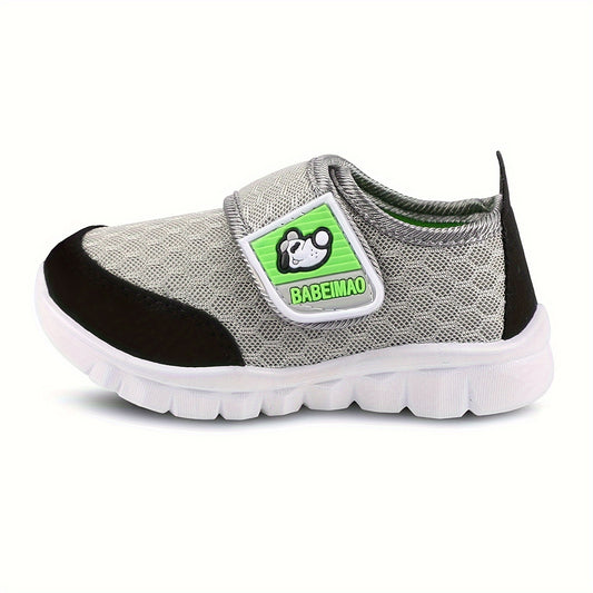 Children's shoes for boys and girls, suitable for casual sports.