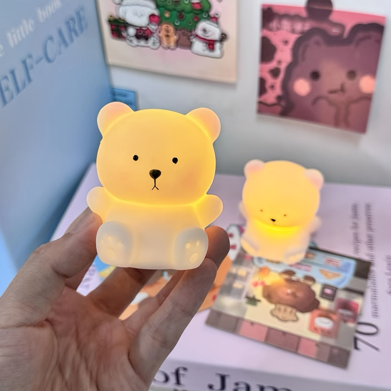 Adorable bear desk lamp ideal for back-to-school, Easter, Valentine's, and birthdays. Battery-powered and perfect for bedroom, living room, study, or bedside. Great gift for classmates, friends, and family.