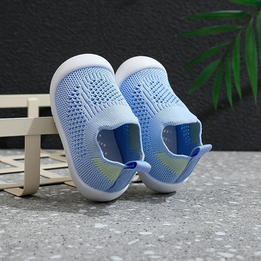 Soft infant walking shoes for toddlers made with knitted fabric.