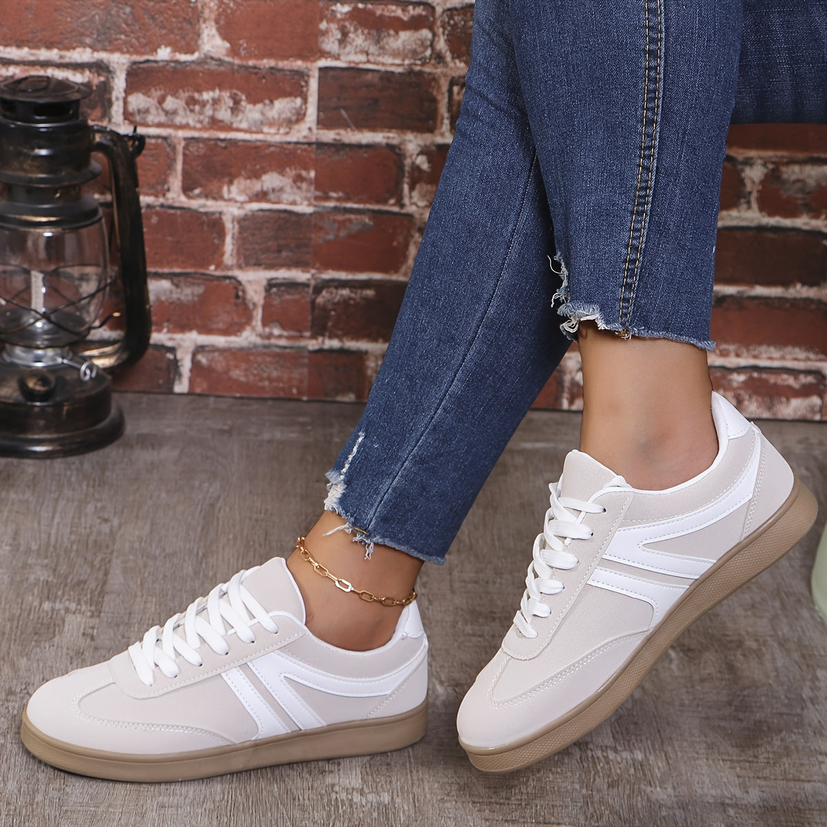 Women's 2025 Casual Retro Flat Lace-up Sneakers