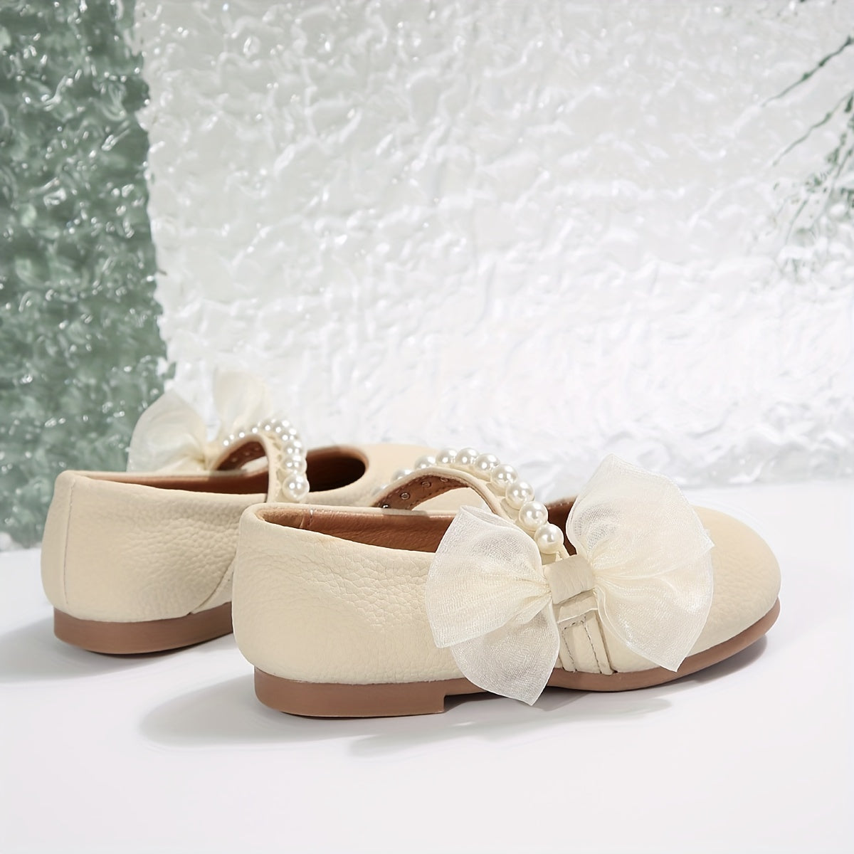 Stylish pearl bow Mary Jane shoes for girls, perfect for parties and weddings. Lightweight and breathable for spring and summer.