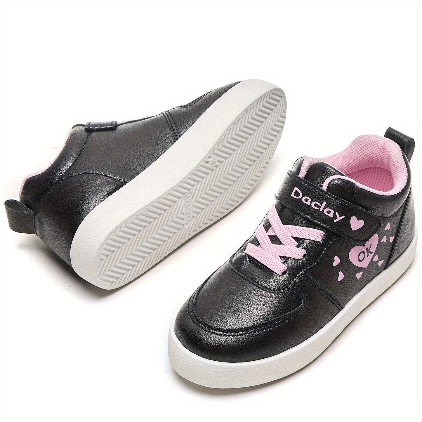 Girls' heart pattern sneakers, comfy non-slip skateboard shoes for all seasons.