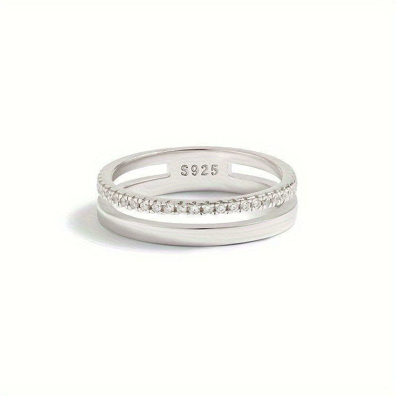 An exquisite and chic European and American style golden ring crafted from 2.2g of 925 silver with double-layered zirconia, perfect for everyday wear. This stunning piece makes a great Valentine's Day gift for women.