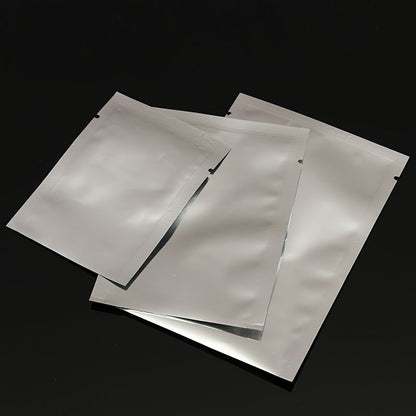 A pack of 100 small pure aluminum vacuum sealer bags in sizes 6x8cm, 7x10cm, and 8x12cm. These aluminum foil food storage pouches are made of PET material and do not require electricity.