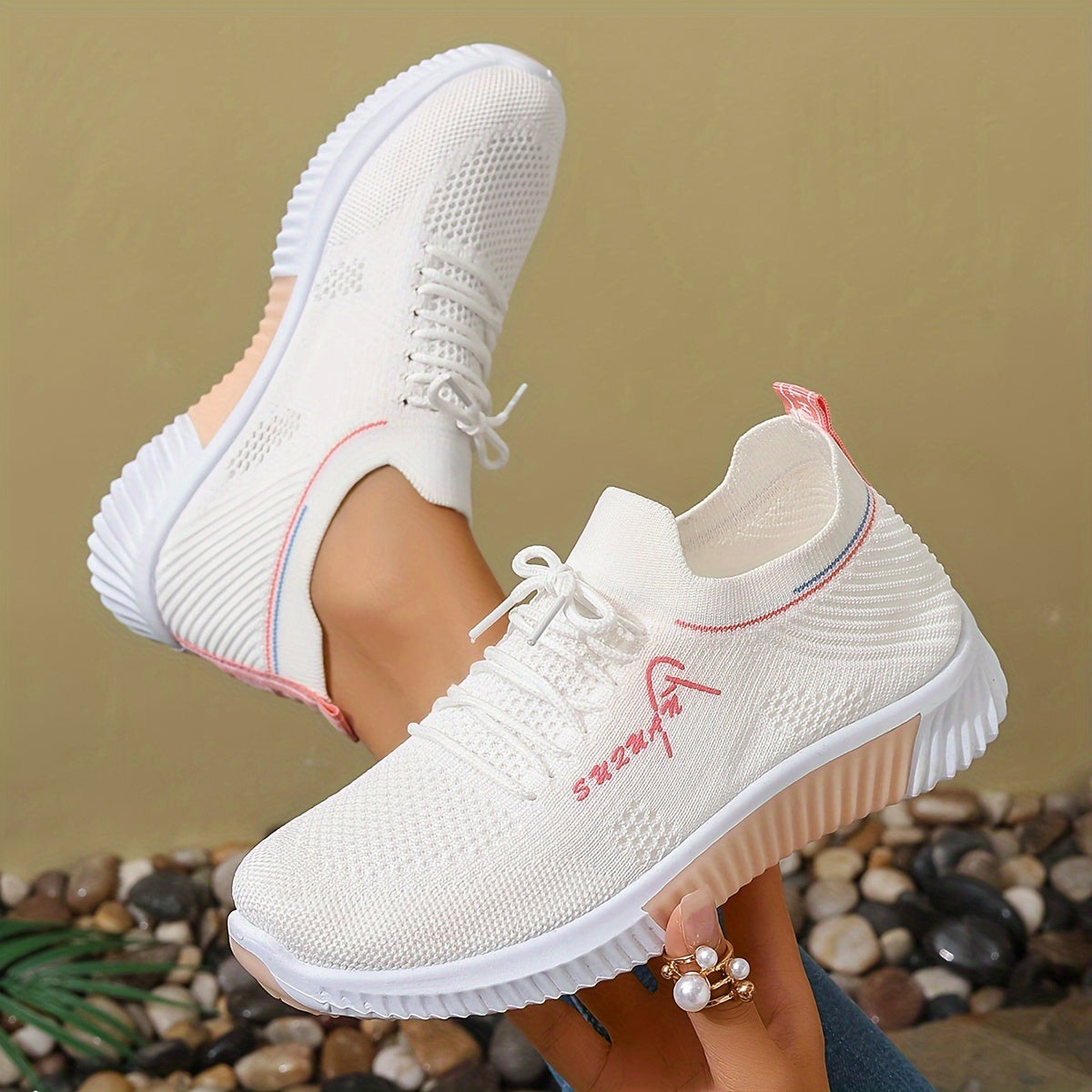 Women's lightweight knitted sneakers for running and walking, perfect for outdoor sports.