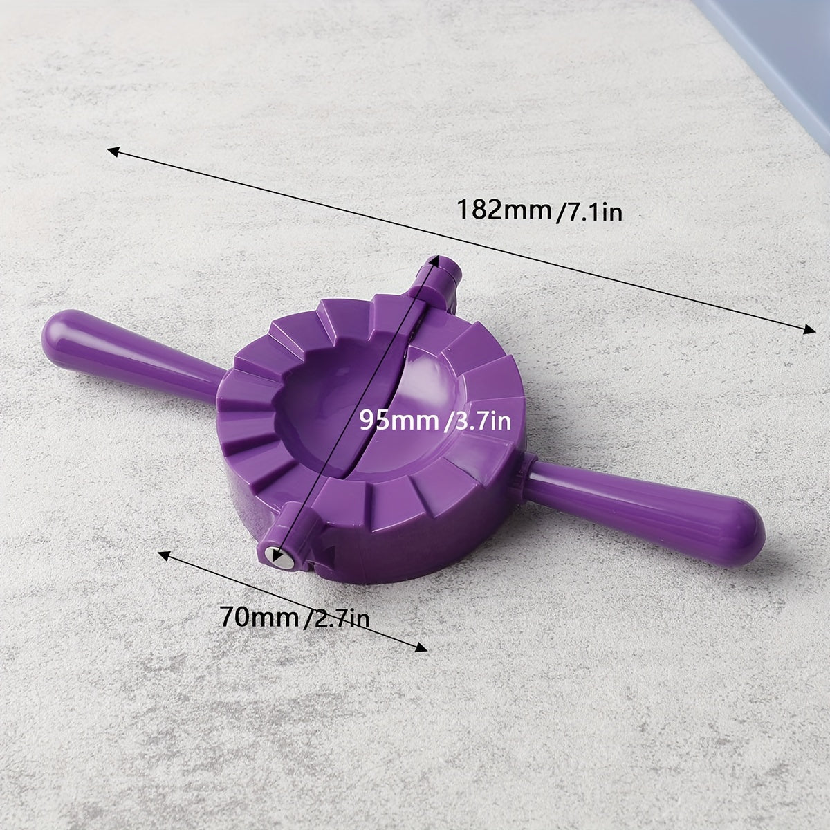 1 piece or 4 pieces of Dumpling Mold made of plastic. These manual Dumpling Makers also double as Dumpling Wrappers and Empanada Makers, making them versatile Kitchen Gadgets and Accessories.