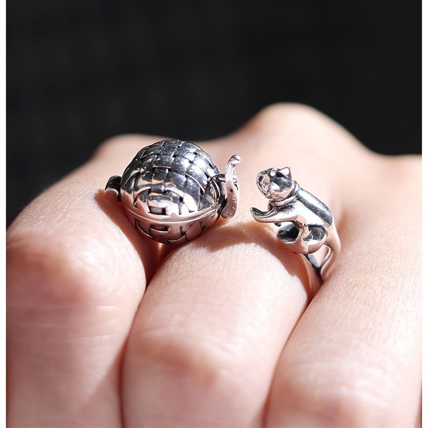 Charming Vintage-Inspired Lucky Cat Ring - Adjustable, Openable Style with Aromatherapy Element, Stylish Alloy Accessory for Women