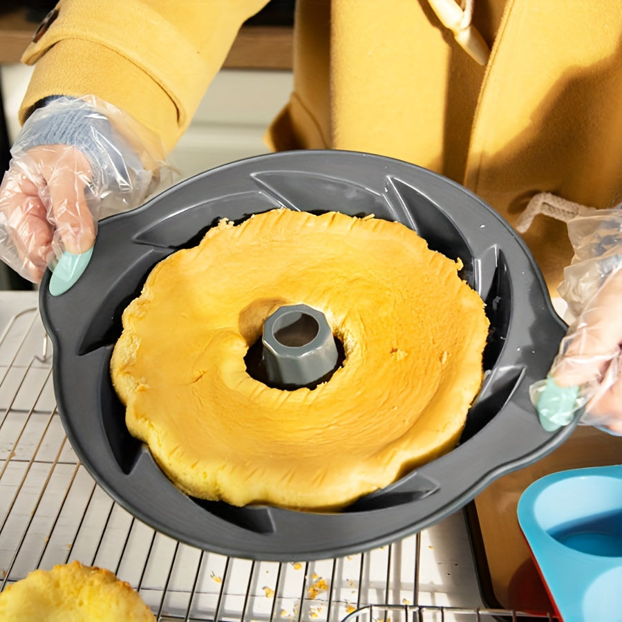 Introducing the 1pc WIEZ Premium Silicone Bundt Cake Mold - A must-have for baking enthusiasts! This food-grade, non-stick and easy-to-clean mold is perfect for creating intricate Bundt and spiral cakes. Upgrade your oven accessories with this essential