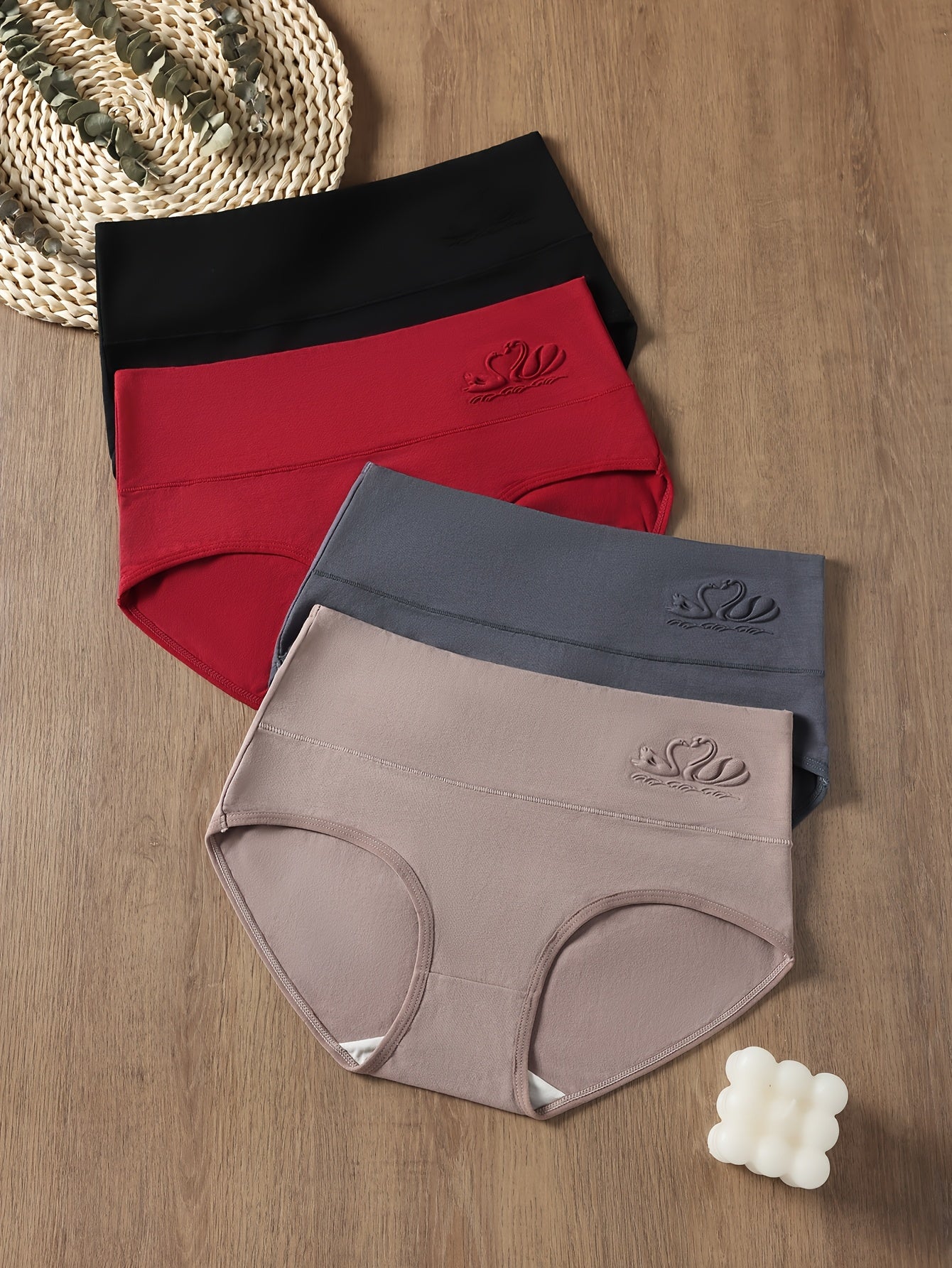 4 high-waisted briefs for women in sexy solid colors. Made with 95% elastane knit fabric for a comfortable fit.