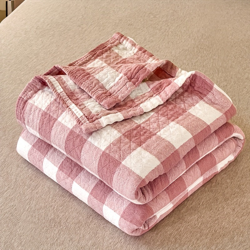 High-Quality Boho Checkered Lightweight Quilt made of 100% cotton with a 40s thread count. Features a neutral grey and white plaid design suitable for modern farmhouse and bohemian