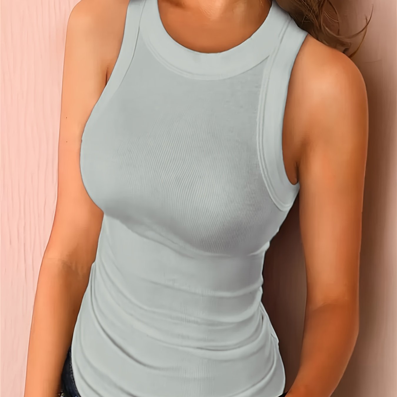 Thread Women's seamless tank top is a versatile slim-fit top for all seasons, featuring a colorful round neck and wide shoulder straps that can be worn alone or layered under other tops.