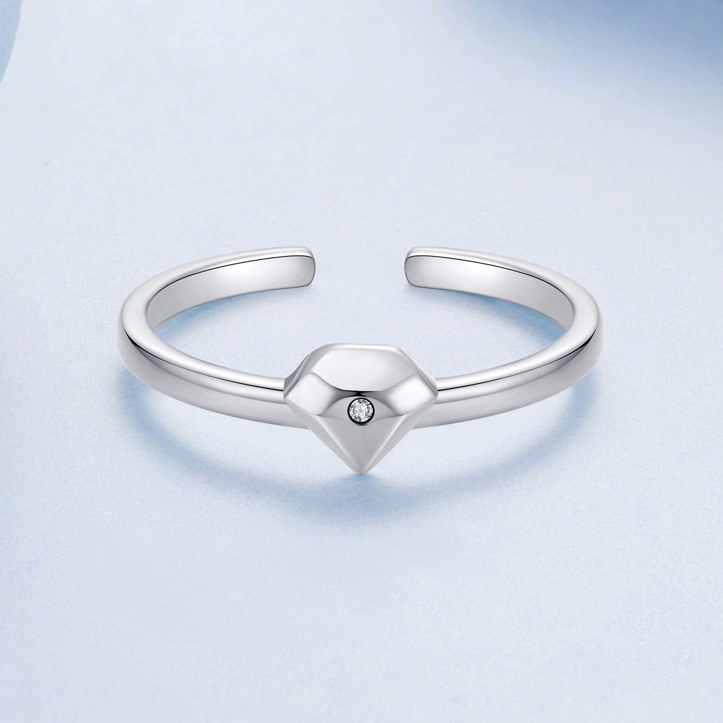 A stunning adjustable open ring for women featuring classic simple style, made from 2.6g of high-quality S925 sterling silver with a beautiful cubic zirconia accent. Perfect for both daily wear and special occasions, this elegant piece makes a wonderful