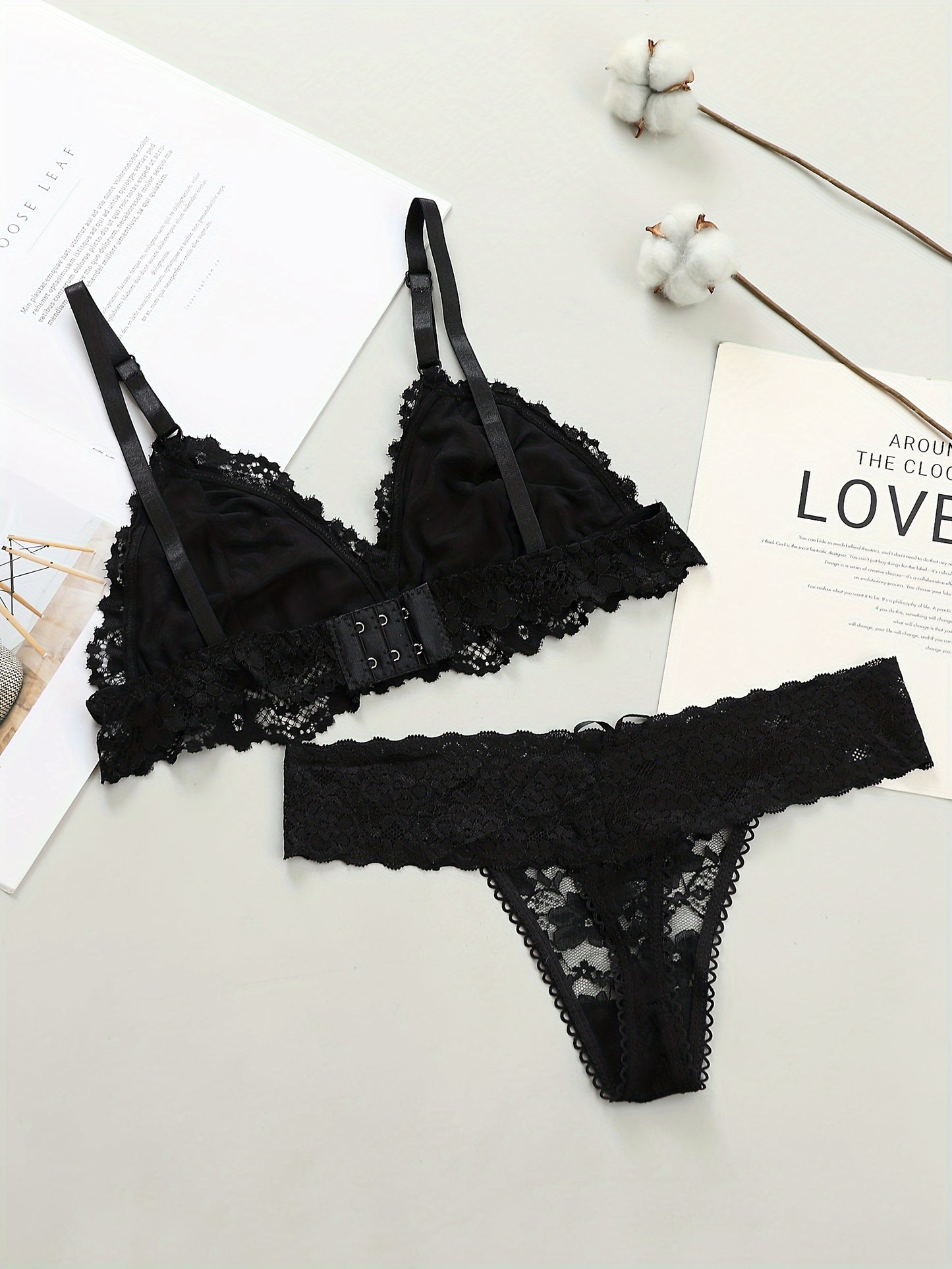 2-Piece Sexy Lace Lingerie Set in Black & White, Comfortable Seamless Design with Bralette and Panty