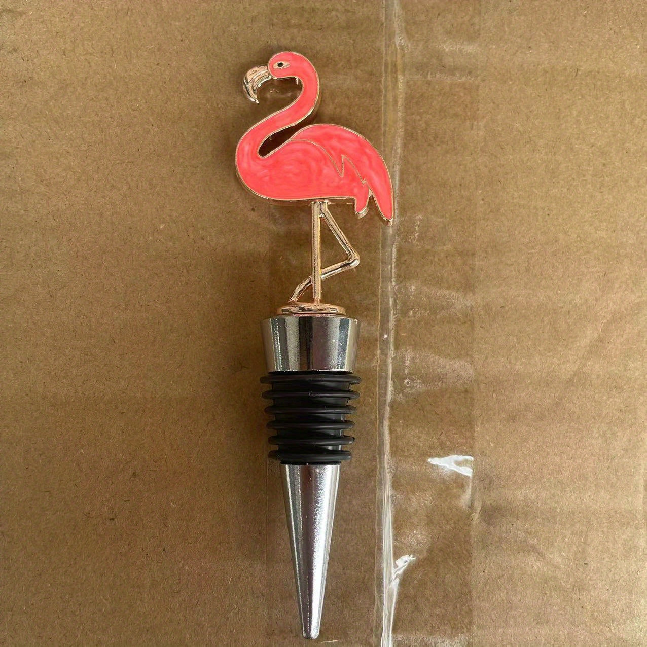 1 piece Flamingo Bottle Stopper for wine lovers and home bars, made of resin for decoration and gifting.