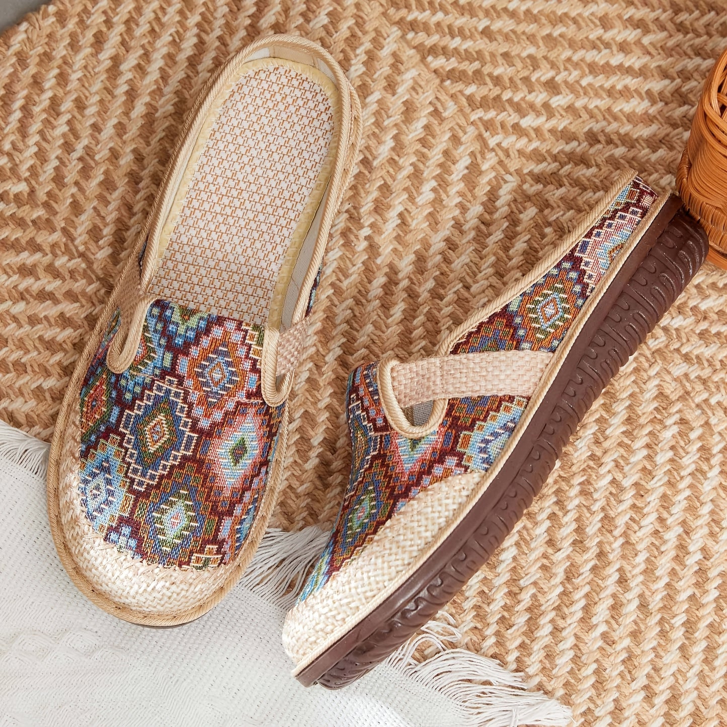 Breathable and lightweight linen slippers for women in a colorful geometric print. Features soft sole, round toe, and hand washable design for all-season comfort. Available in blue, pink