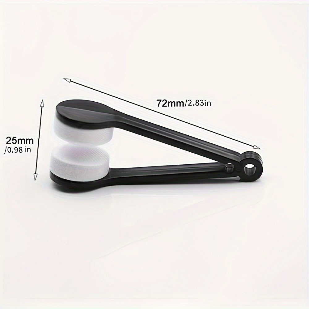 Portable kit with microfiber cloth and dual-sided brush for cleaning glasses on the go.