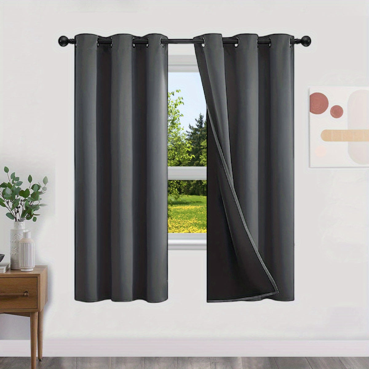 100% opaque blackout curtains, with a layer of lining included, 2 pieces.