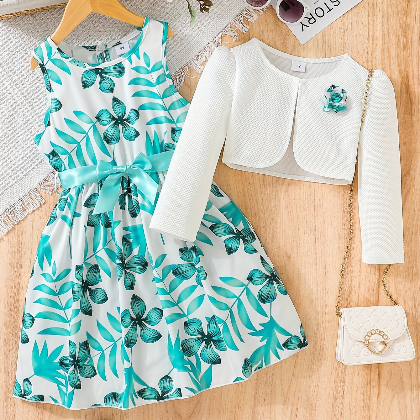 Butterfly casual dress for girls in a two-piece set.