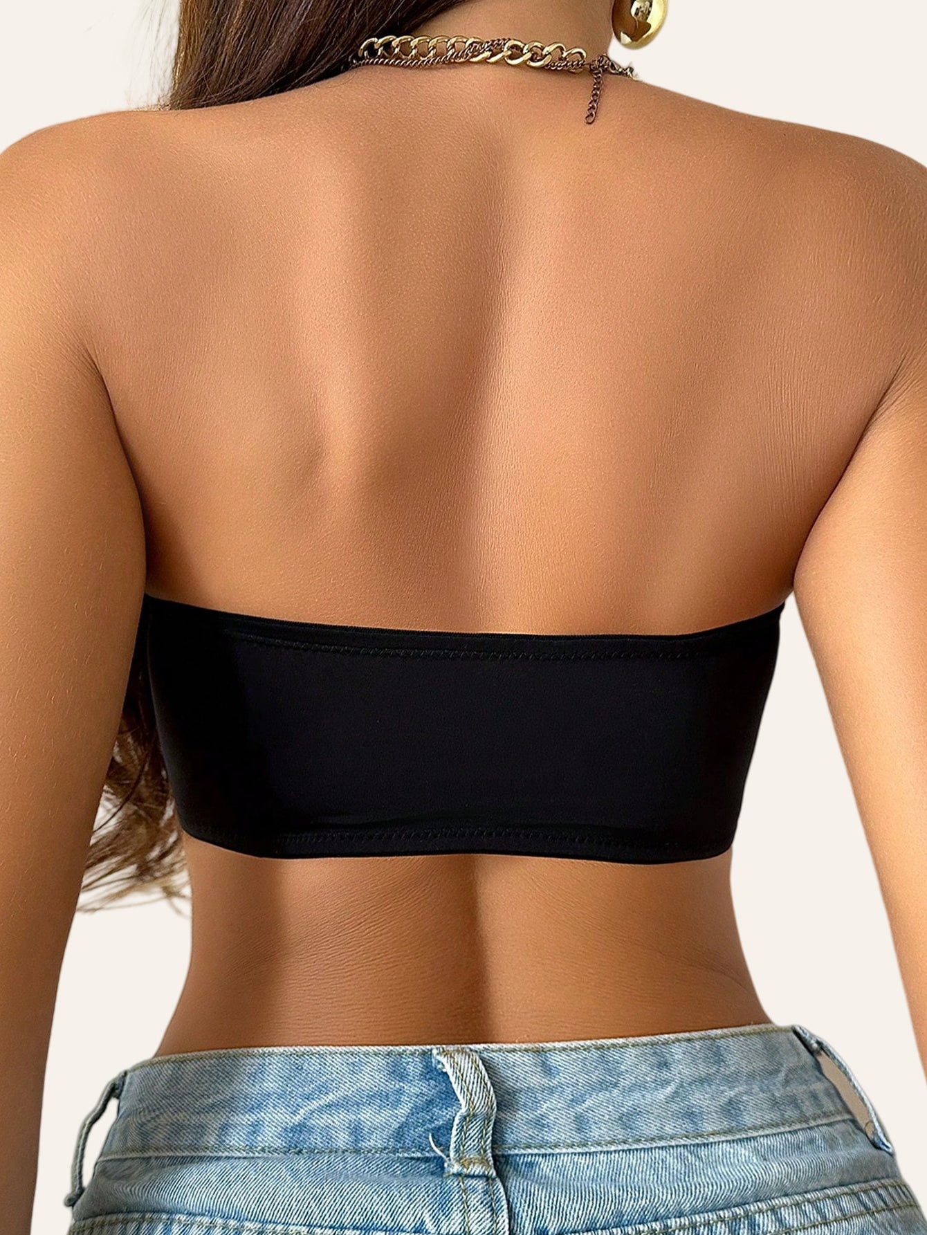 Women's sexy off-shoulder T-shirt bra with front closure. Wireless, breathable and highly elastic. Removable pads, ideal for daily wear, outings, dates, yoga and fitness. Seamless black