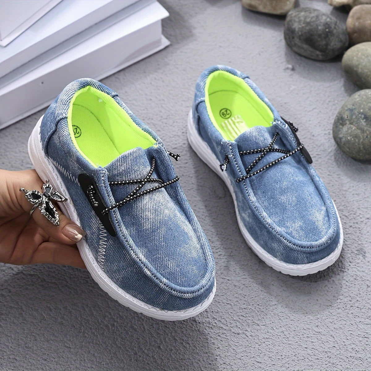 Stylish casual shoes for boys with elastic laces, denim-texture upper, and EVA sole. Ideal for daily wear in spring and fall, perfect for trendy youngsters.