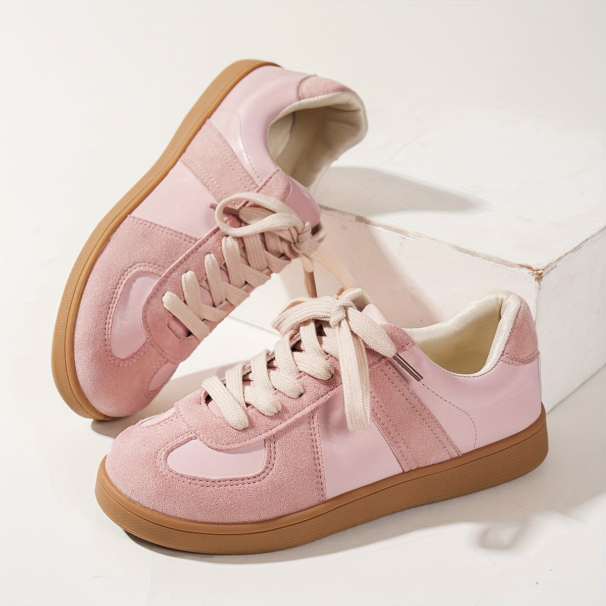 Women's Classic Low-Top Sneakers - Comfortable lace-up casual shoes for all-season wear, ideal for training and fashion.