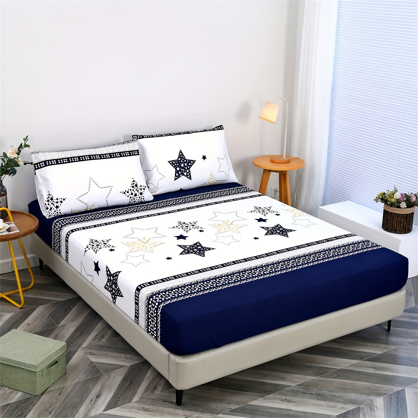 This bedding set features a stylish geometric five-pointed star and line graph print. It includes three pieces: one fitted sheet and two pillowcases. Soft and comfortable, it is perfect for bedrooms and guest rooms. The set does not include a core.