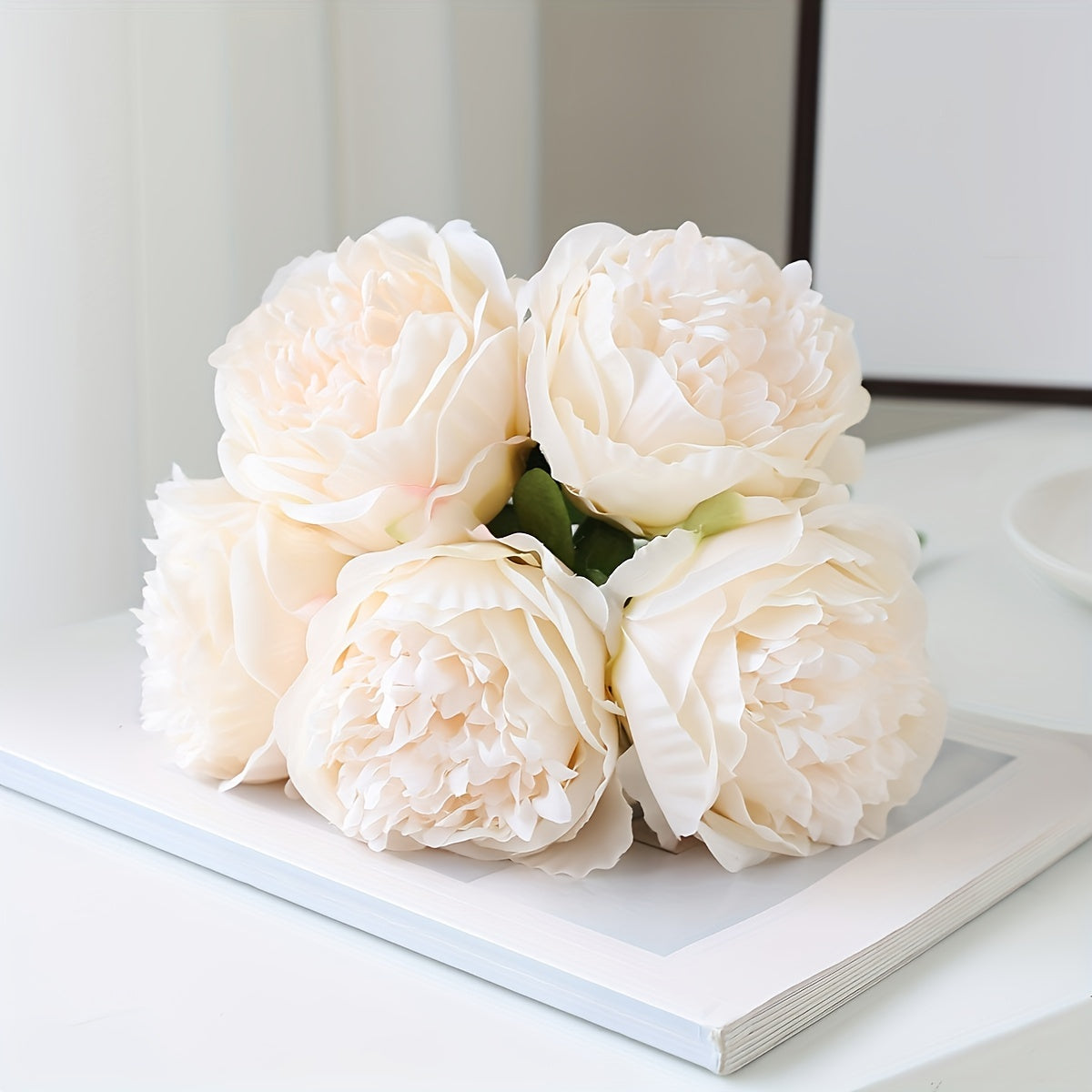 5 artificial white peonies with wire stems, 32cm in length, for various occasions like weddings, home decor, and holidays. Perfect for Valentine's Day, Mother's Day, and National Nurses Day.