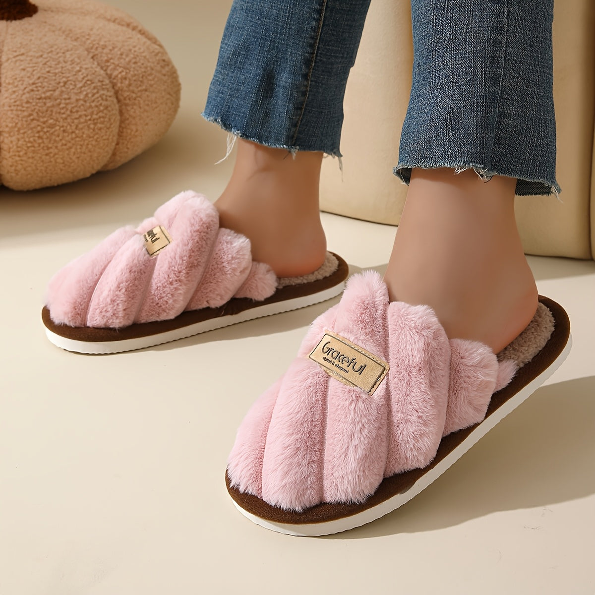 Winter women's anti-slip cozy indoor slippers for couples.