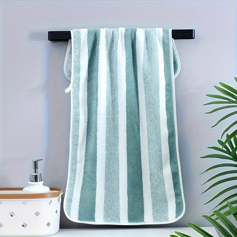 Fast-drying towel with vintage design, ideal for home, travel, and outdoor activities.