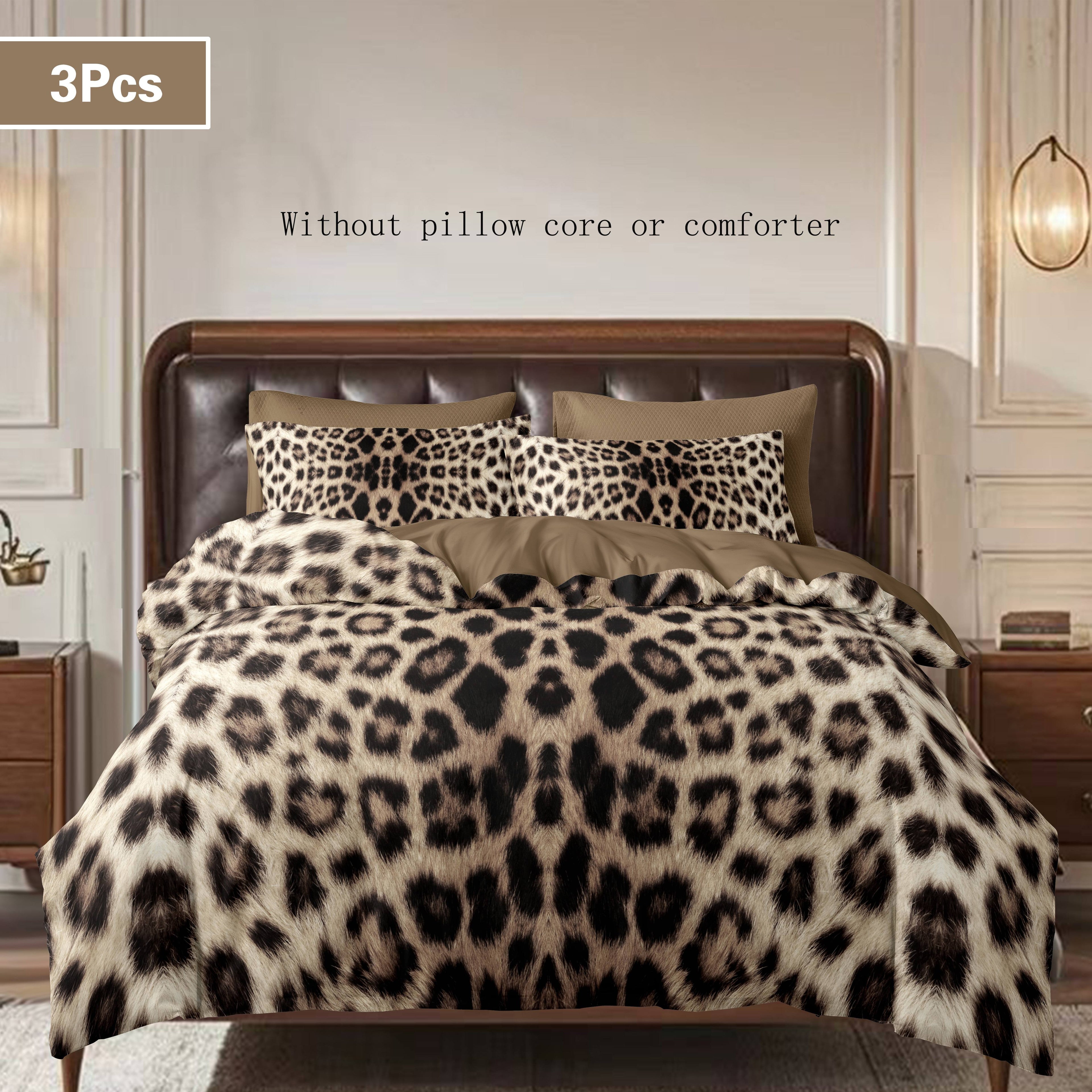 Polyester 3D Digital Printing Quilt Cover Set including 1 quilt cover and 2 pillowcases. Features high-end leopard print pattern, soft and breathable. Ideal for personal use or as a gift