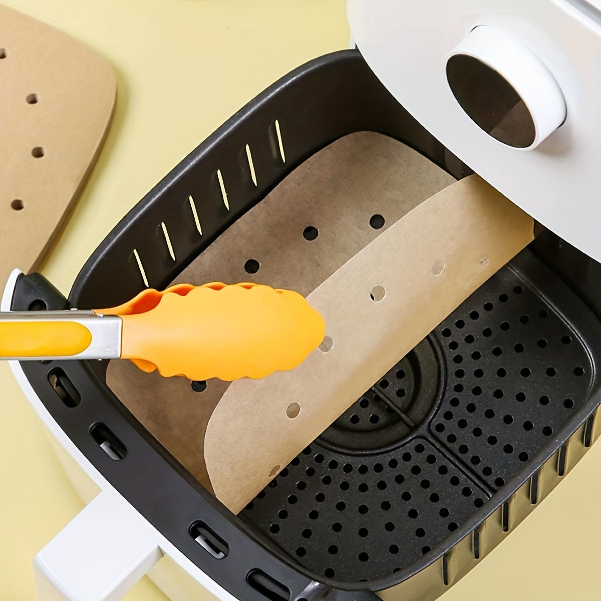 Get a pack of 50 or 100 disposable air fryer liners with holes, available in two sizes (16.99cm and 19.0cm). These air fryer parchment papers are perfect for your oven accessories, baking tools, kitchen gadgets, and other home kitchen items.