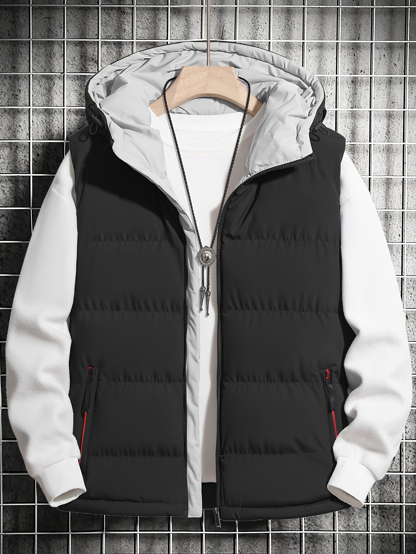 Men's casual hooded puffer vest with pockets, perfect for autumn/winter outdoor wear.