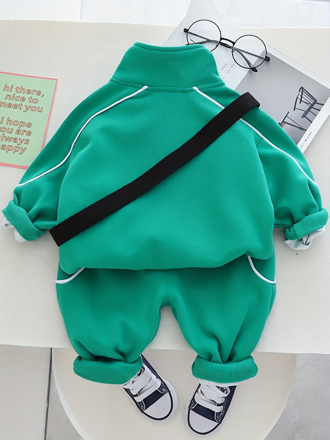 Trendy boys' sports casual outfits with zip-up stand collar sweatshirt and pants set, including a free satchel bag. Perfect for outdoor activities.