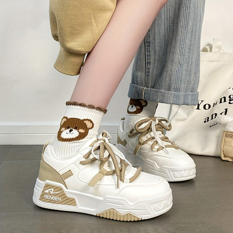 Women's trendy campus-style fashion sneakers, lightweight and comfortable lace-up low tops.