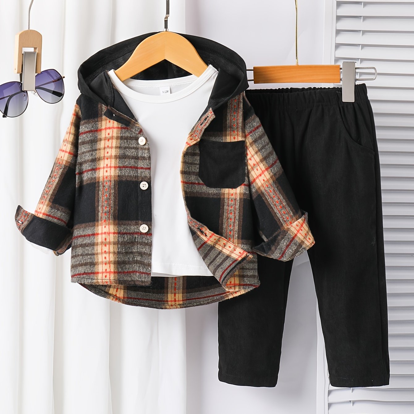 Boys' plaid hooded shirt and pants set, ideal for fall/winter and outdoor activities. Made of durable, machine washable polyester blend.