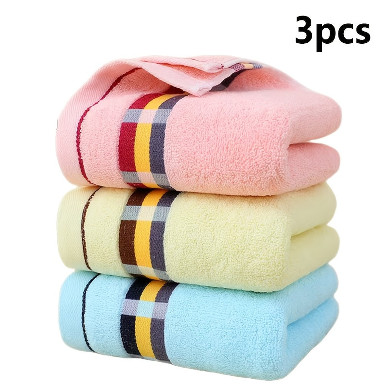 3 vibrant striped travel towels made of a quick-drying and lightweight blend. Ideal for face, bath, sports, hotel, spa, and camping. Multipurpose towels in blue, pink, and beige with a