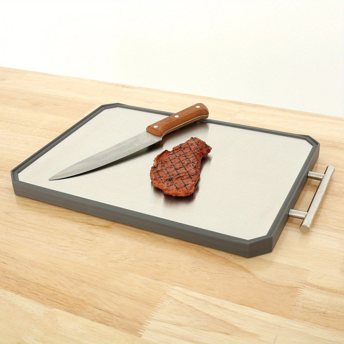 Essential in any kitchen, this durable 2-in-1 Cutting Board Set is made of high-quality stainless steel and PP materials. The dual-sided design allows for separate cutting surfaces for raw and cooked foods, ensuring safety and preventing