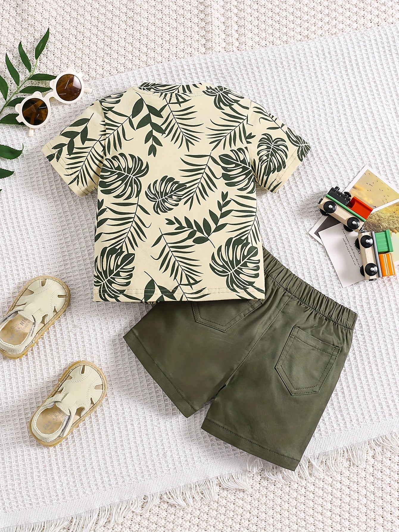 Boys' Tropical Leaf Print Cotton Blend Casual Outfit - Short Sleeve Tee & Drawstring Shorts Set, Machine Washable for Spring/Summer, Ideal for Outdoor Wear